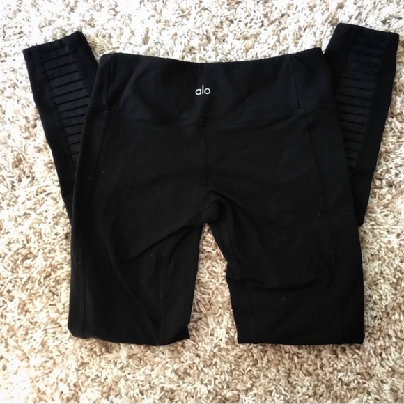 SOLD Alo Yoga Black Motto Leggings - Picture 2 of 2